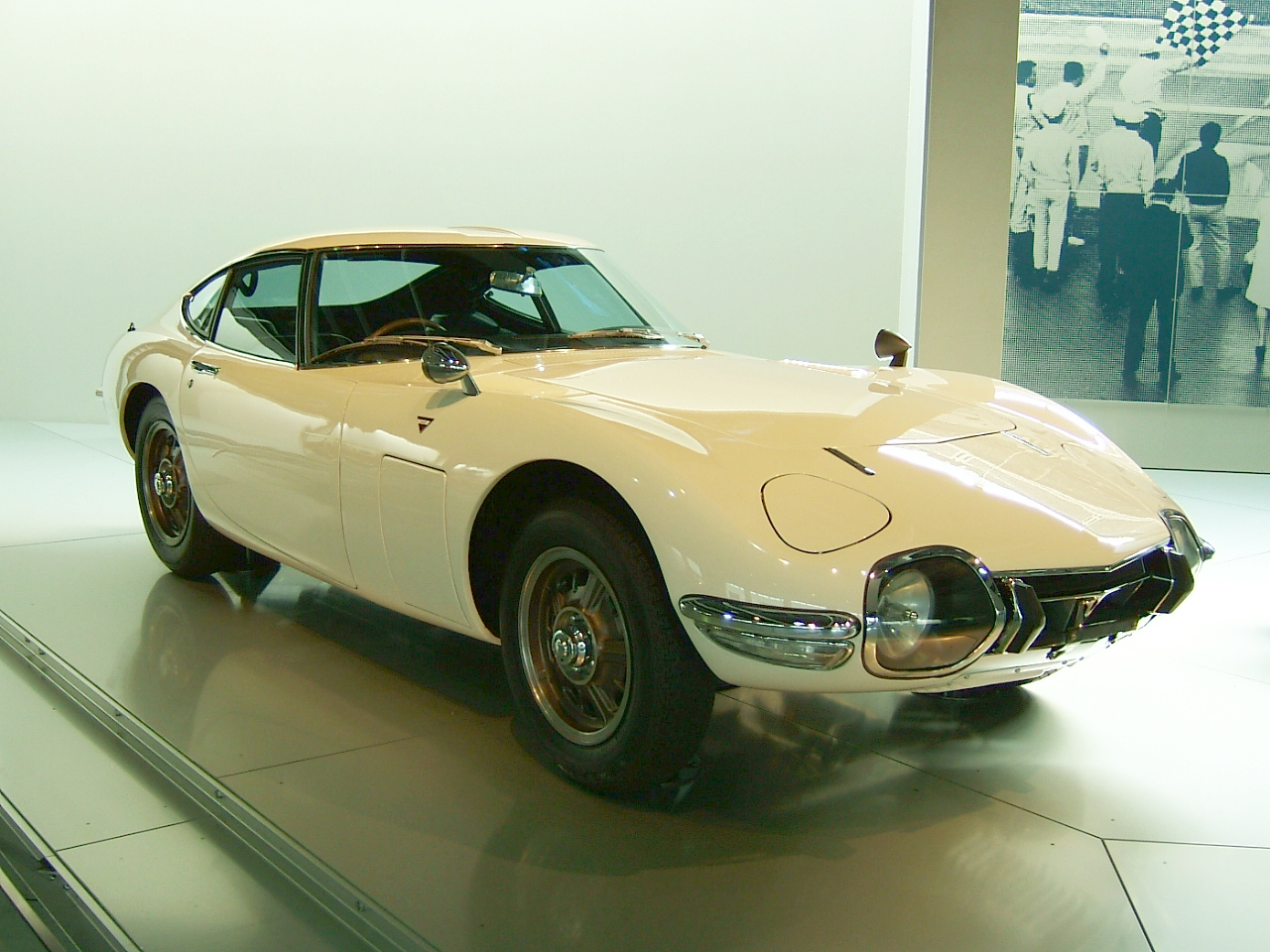 The Toyota 2000GT: An Iconic Roadster with a Rich History.