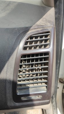 AC AIR VENT RH Side