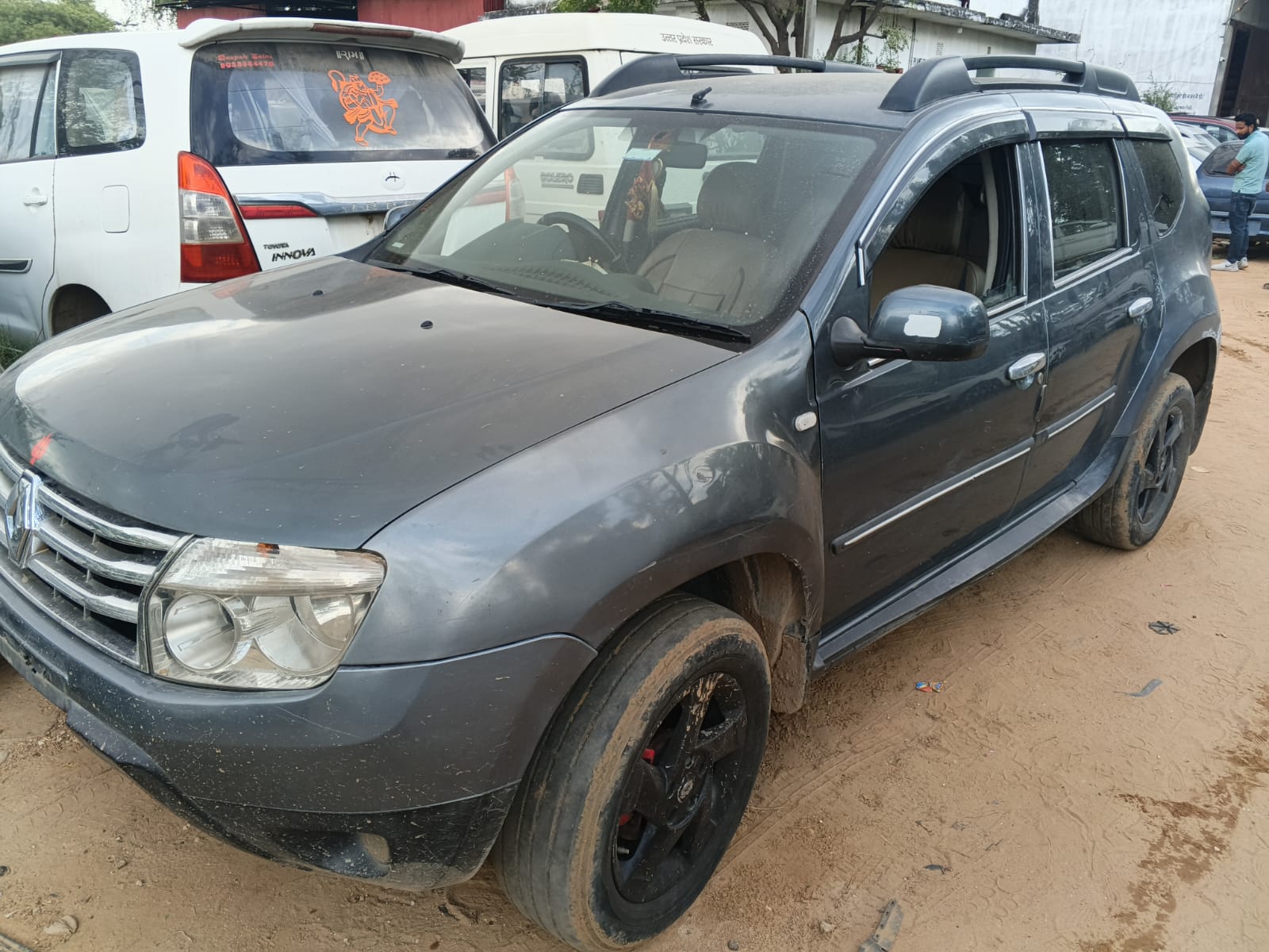 DUSTER(RENAULT)