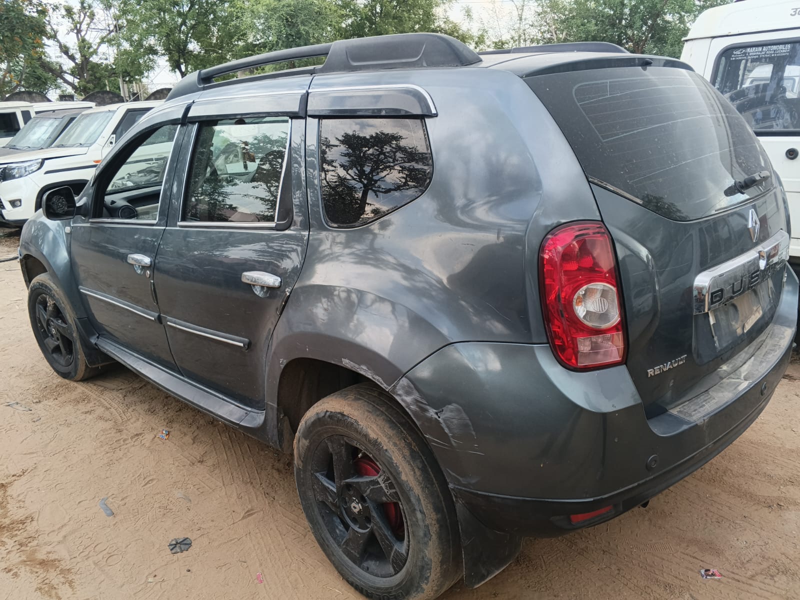 DUSTER(RENAULT)